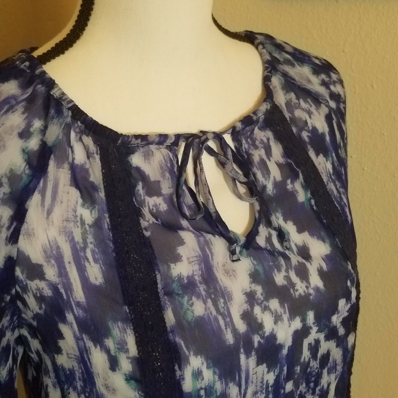 ❤3/$20❤Express blue sheer top - Picture 5 of 6